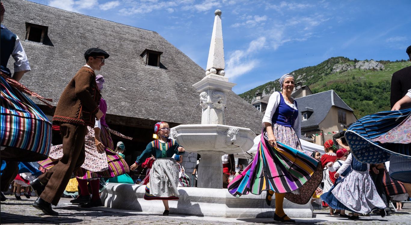 spectacle-les-pastourelles-de-campan