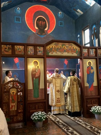 Lourdes Eglise ukrainienne Célébration et iconostase