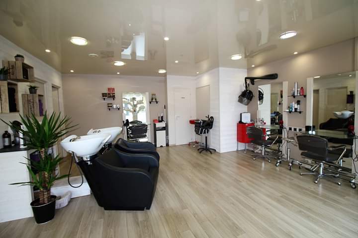 Le Petit Salon Salon De Coiffure Argeles Gazost Agence Touristique Des Vallees De Gavarnie