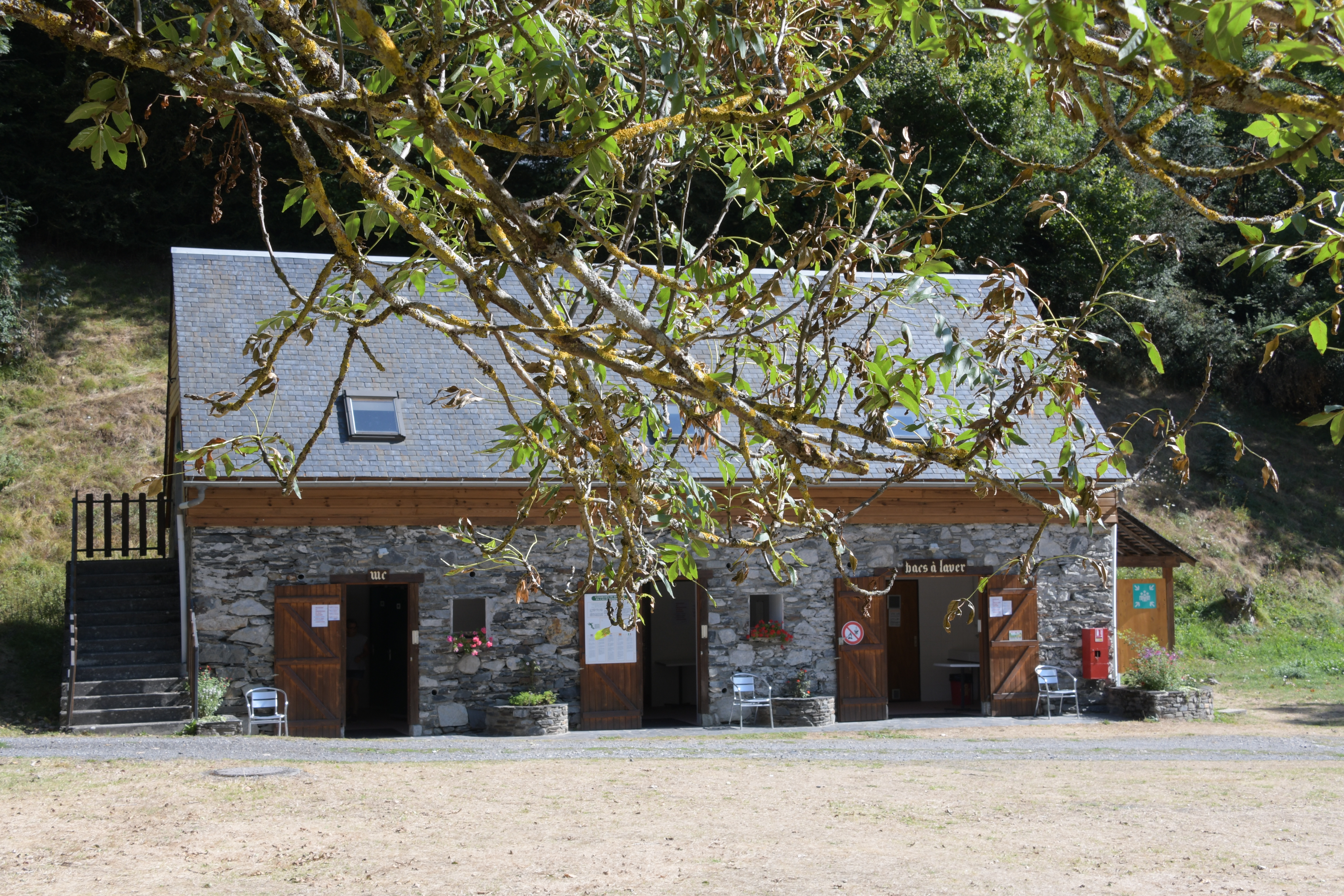 CAMPING  FOUGA « LE PIC DE BERN »