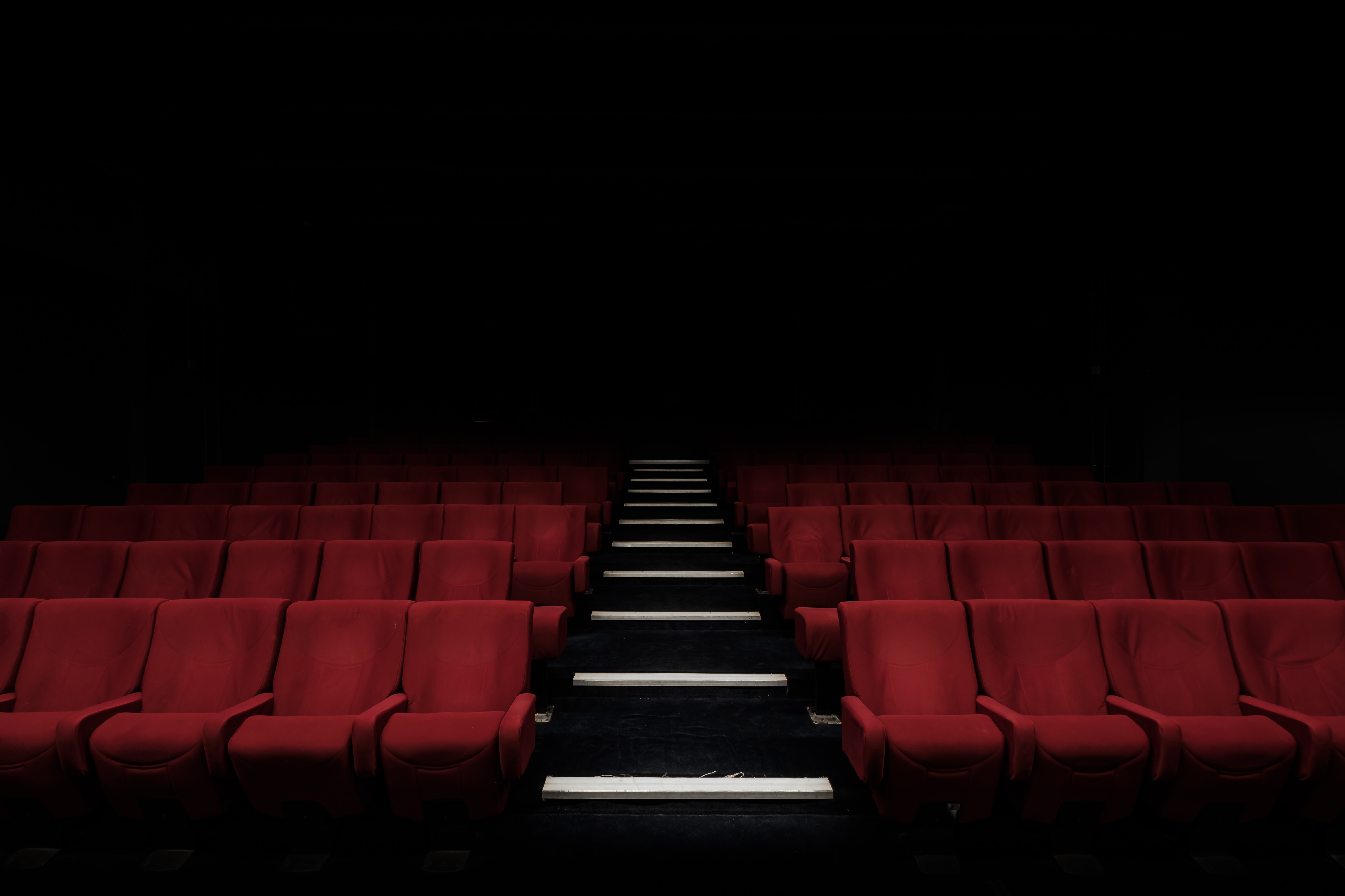 cinéma felix-mooneeram-unsplash